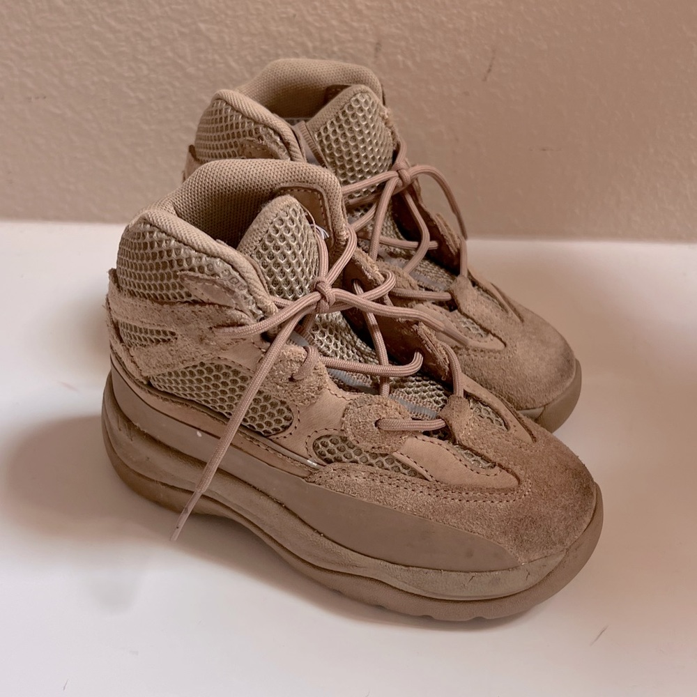 Authentic tan Little kids toddler adidas yeezy desert rock boots shoes size 10
